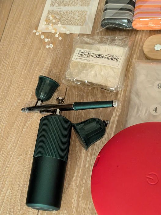 Set complet manichiură lampa UV, airbrush, tipsuri si multe accesorii