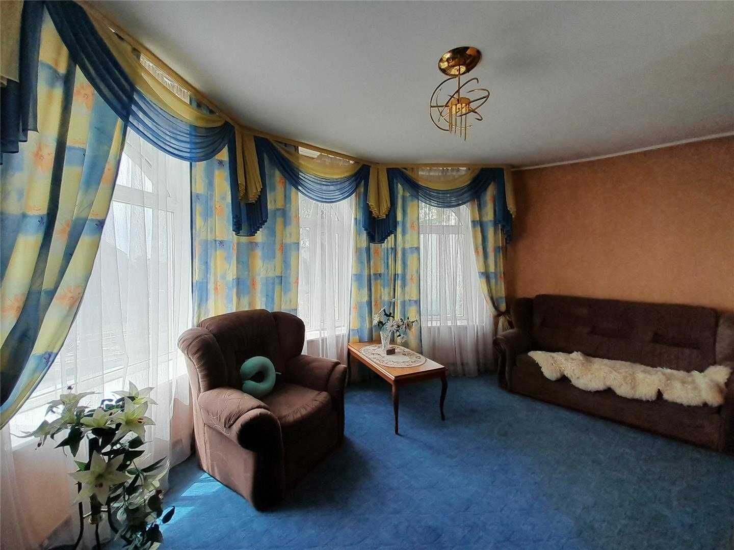 Продам 3 этажный особняк на 9а мкр .