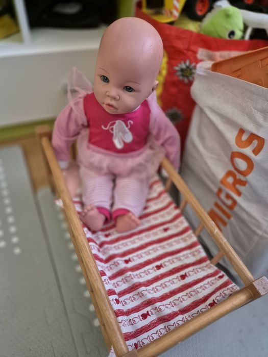 Оригинална baby doll кукла +дървена кошара със завивки.
Цена 40лв