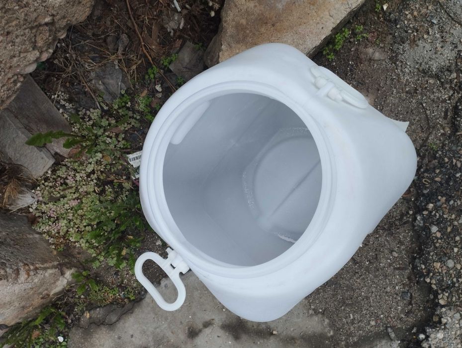 Бидон 50 литра бял и черен