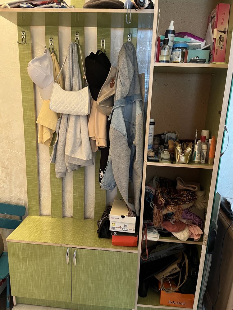 Продам прихожую срочно