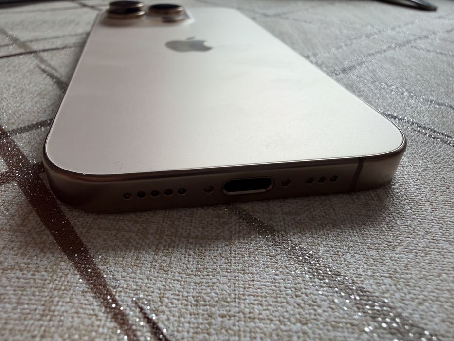 Iphone 16 pro 128 Deser titanium в гаранция