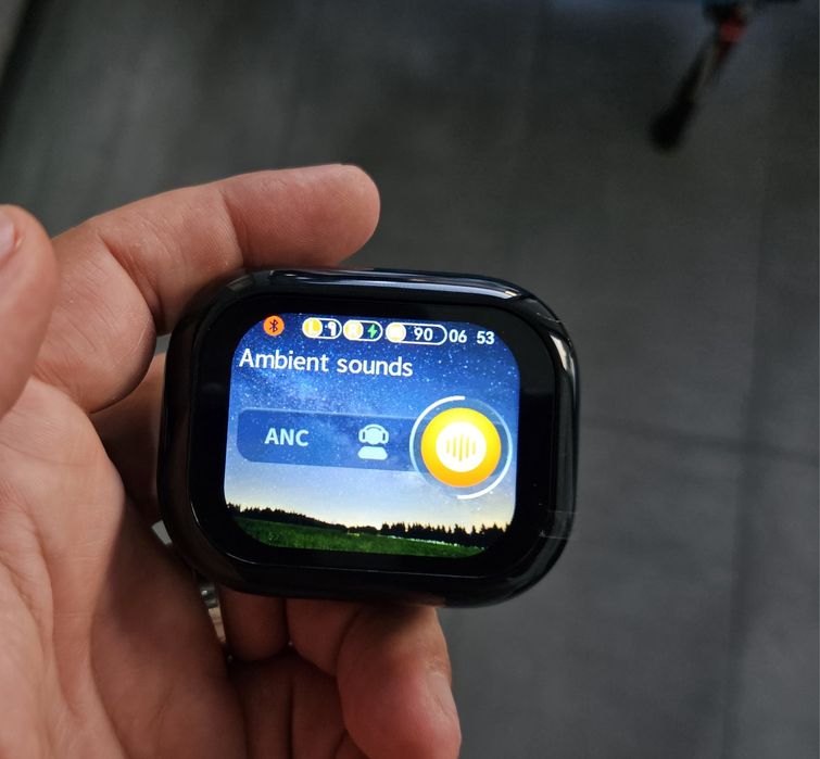 Casti wireless cu ecran LCD touch