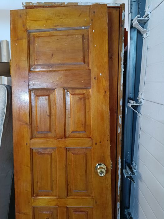 Ағаш есік сатылады