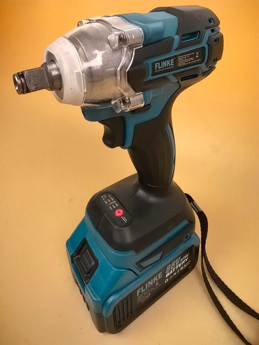 Cheie impact 400 Nm cu 2 baterii 88V 319 lei