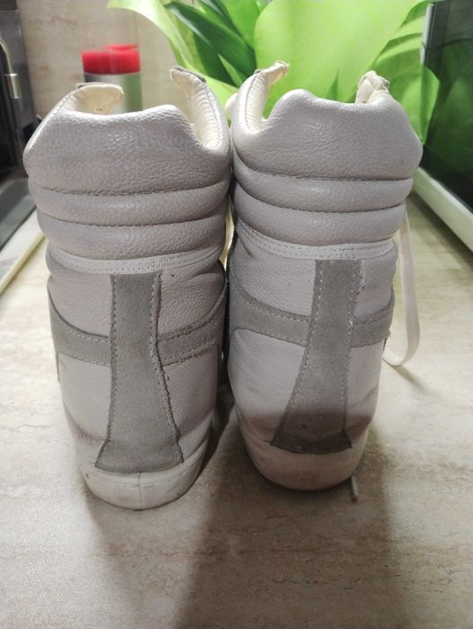 Продавам спорни обувки