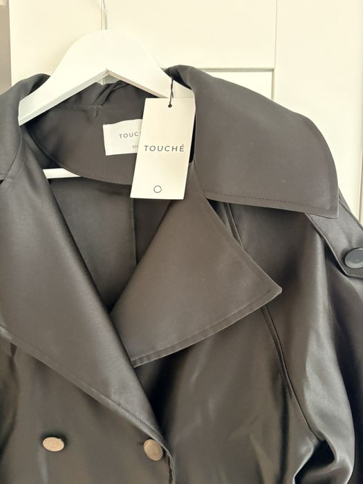 Тренчкот на марката Touche Prive.