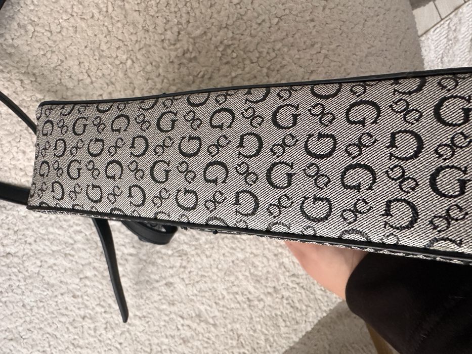 Оригинална чанта Guess