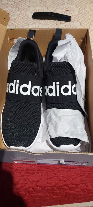 Vand adidasi marime 42 ,,originali la cutie