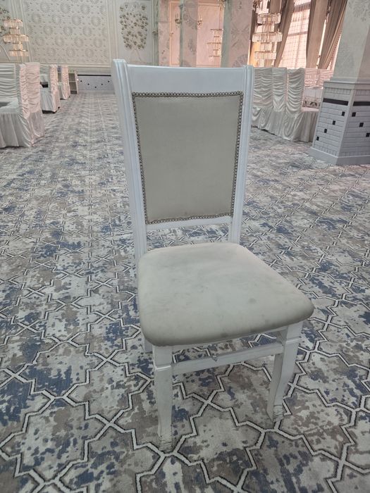 Подаются Стулья  100 шт