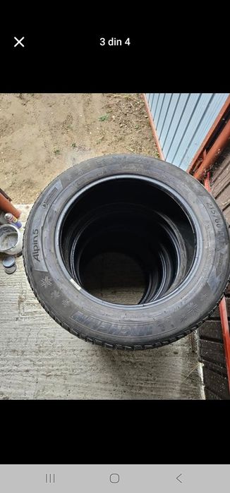 Vând cauciucuri iarna 215 60 17