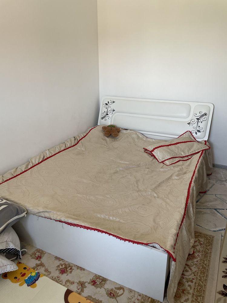 Кровать почти новая