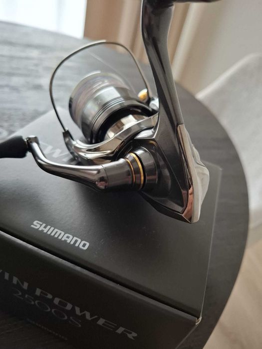 Mulineta Shimano Twin Power FE 2500 S in garantie !