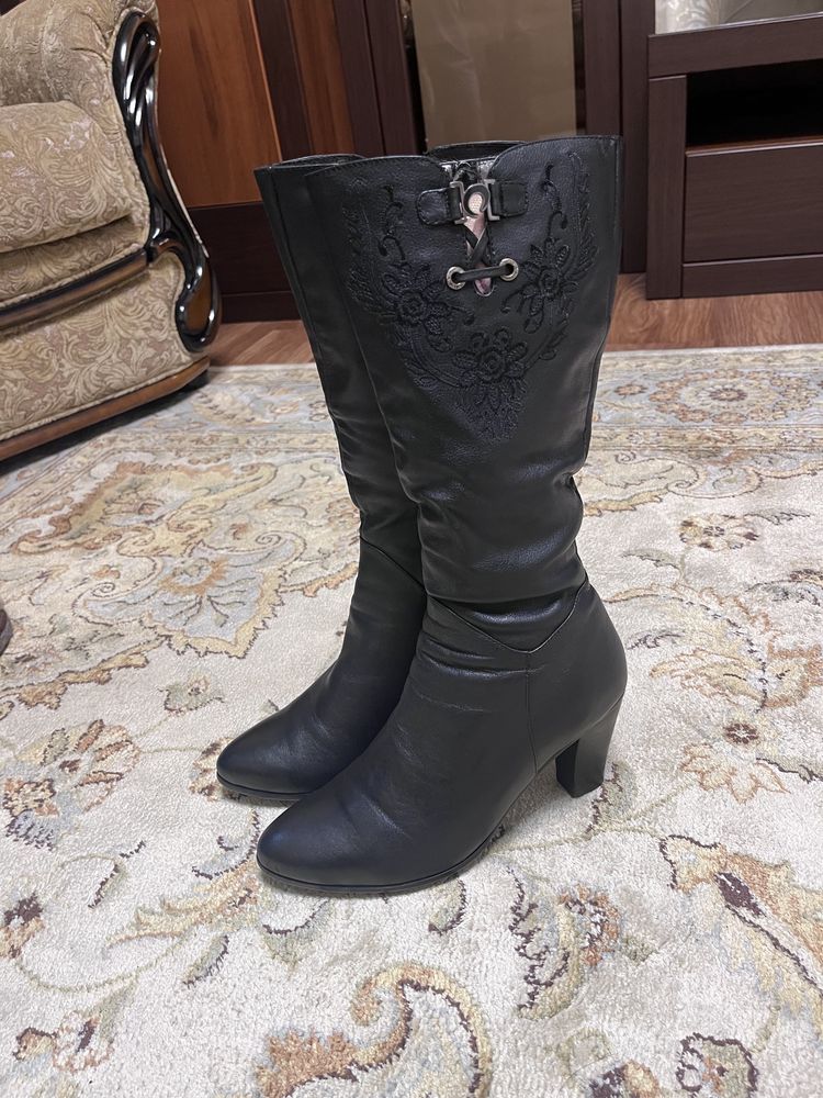 Продам зимние и осенние сапоги