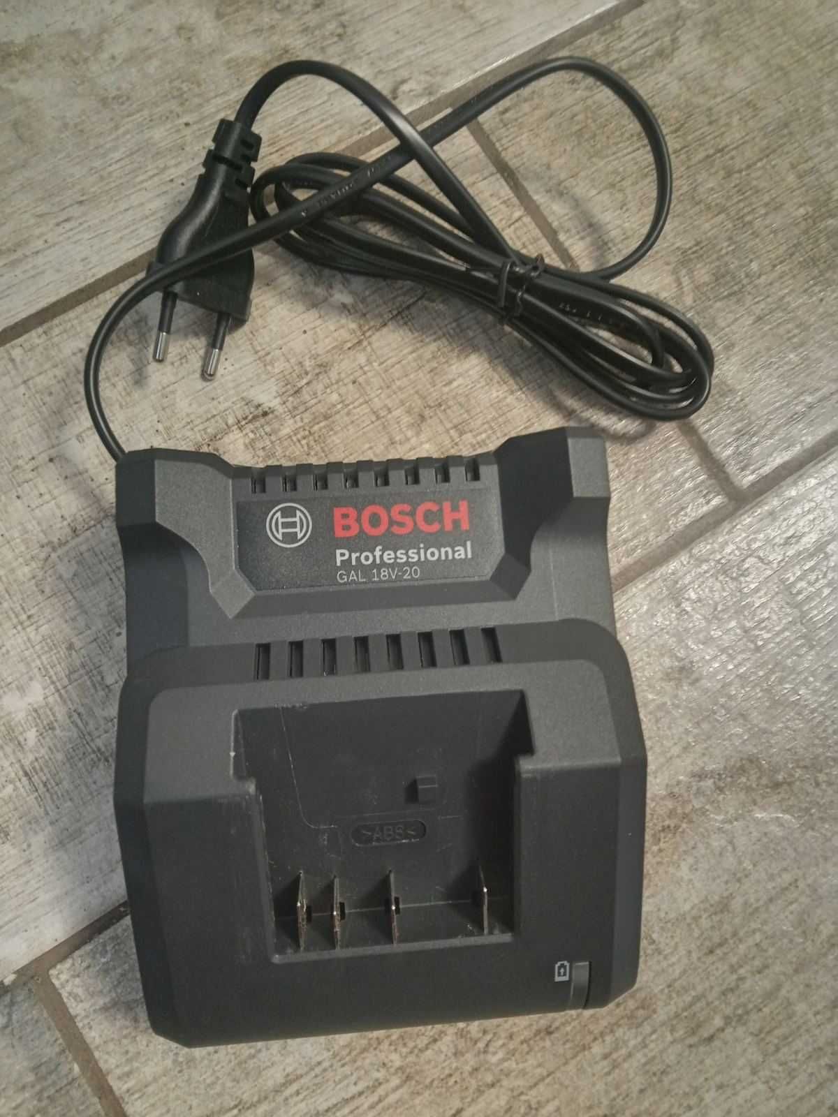 Продавам Bosch зарядно