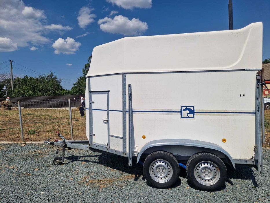 Remorca speciala transport cai/animale 2 axe anul 2001, recent adusa