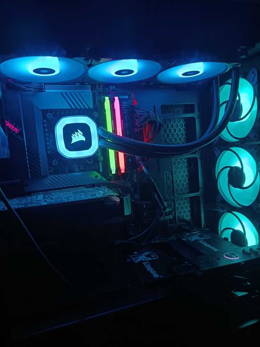 PC Gaming  High-End Intel i7-13700 32GB RAM 1.4 TB