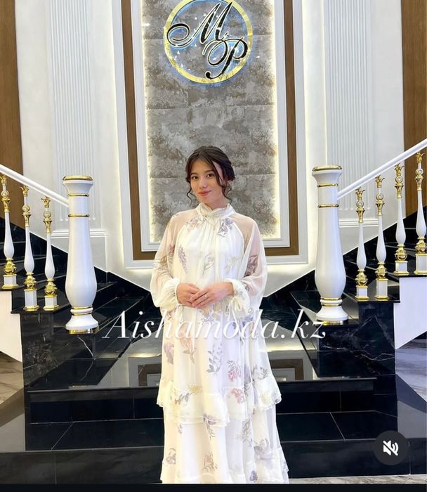 Платье нарядное, новое с этикеткой.