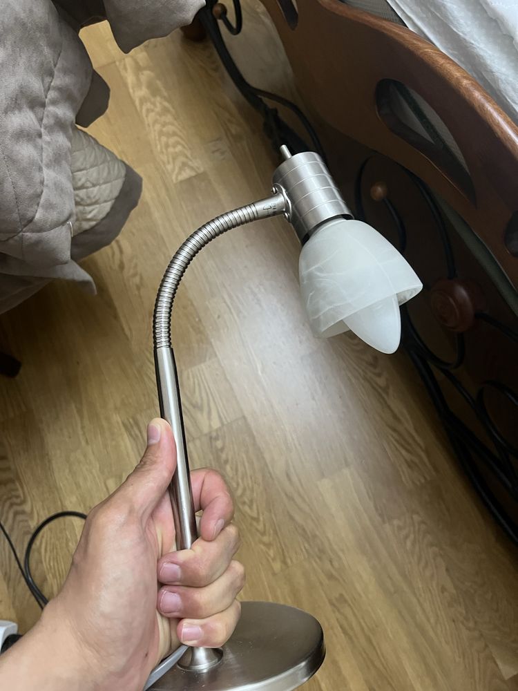продам лампу настольную