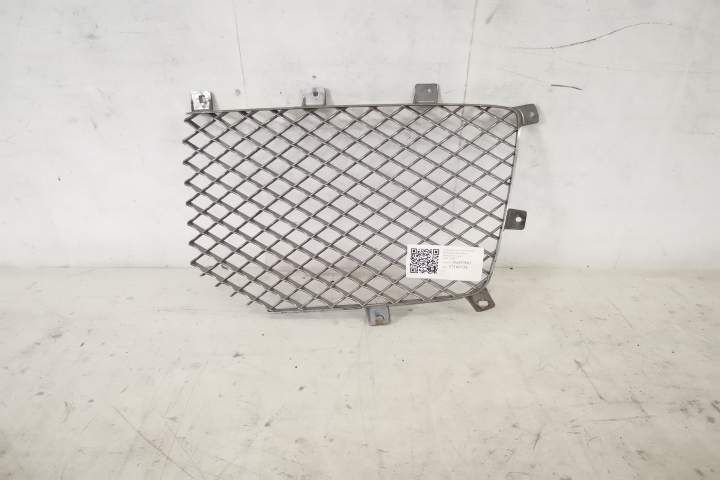 Grila Radiator Centrala Stanga Originala Avariata Bentley  Bentayga  1