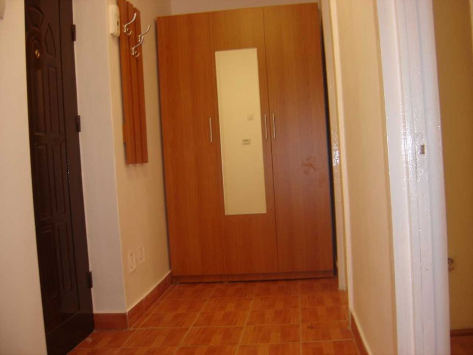 Proprietar inchiriez (ofer) garsoniera C.Civic