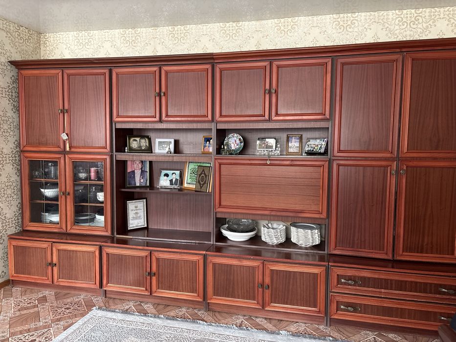 Продается шкаф для гостинной