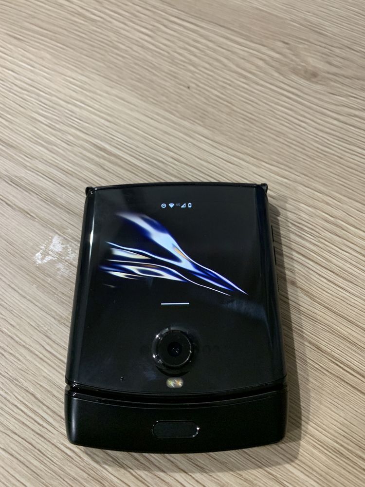 Телефон GSM Motorola Razr 2019