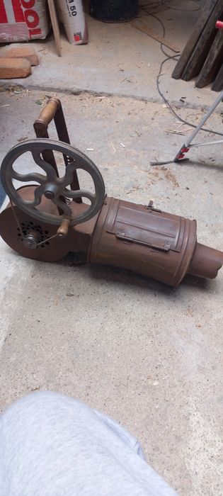 Parlitor arzător tradițional cu jar  lemne pentru porc