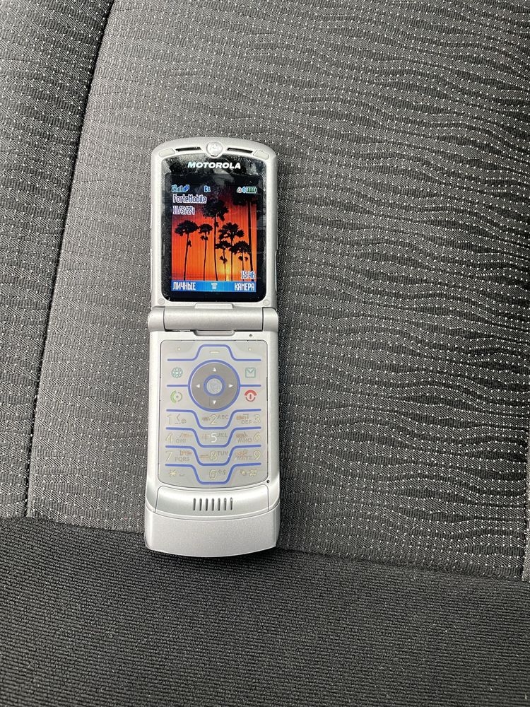 Motorola v3i.