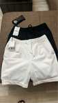 Pantaloni scurti de barbat zara marimea M , 200 ron ambele perechi.