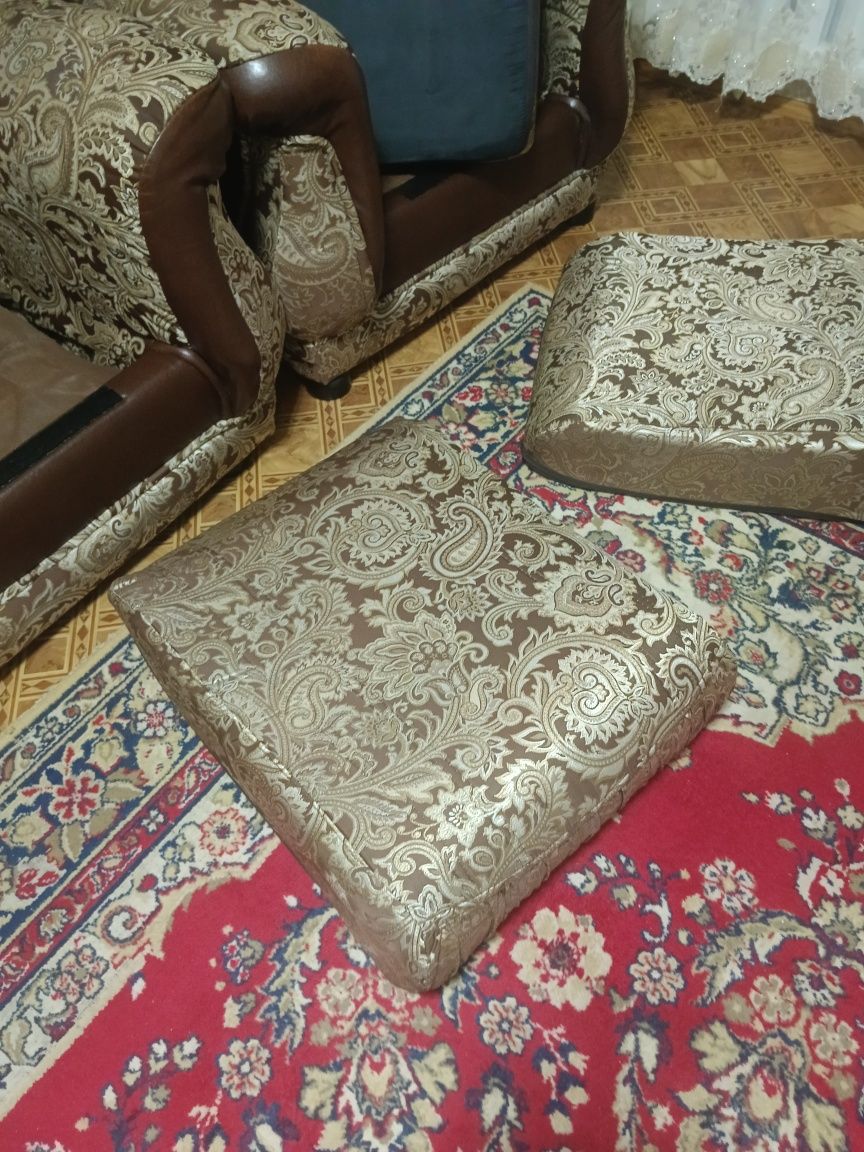 Продам диван и два кресла