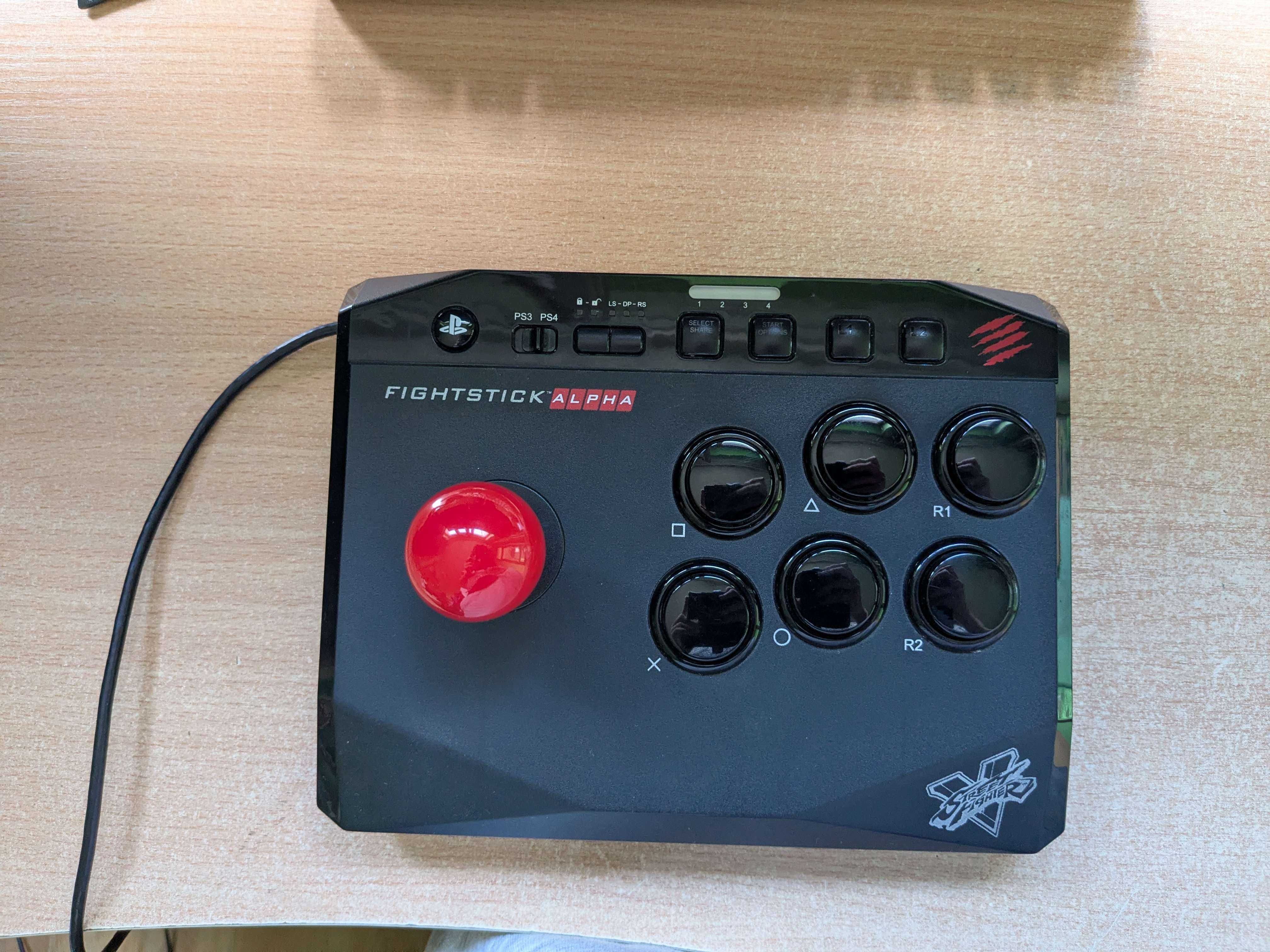 Контролер Madcatz Street Fighter V arcade fightstick alpha