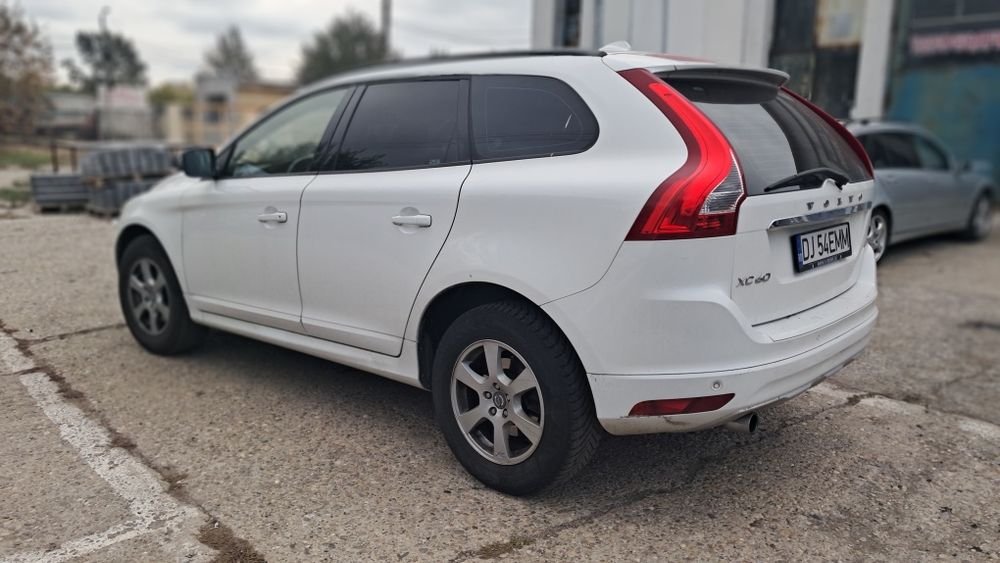 Volvo XC60 an 2015 motor 2.0 diesel cinci pistoane