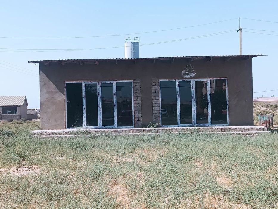 Куп каватли уйларнинг тагида жойлашган Ду́кон