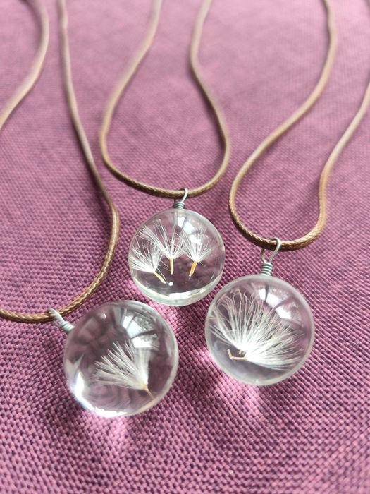 Минималистично колие с истинско глухарче с  от 1 до 3 броя глухарчета