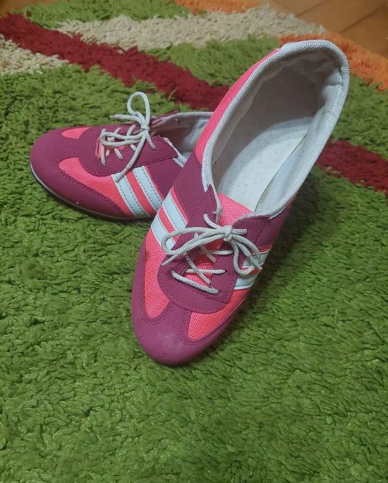 Adidași mărime 39