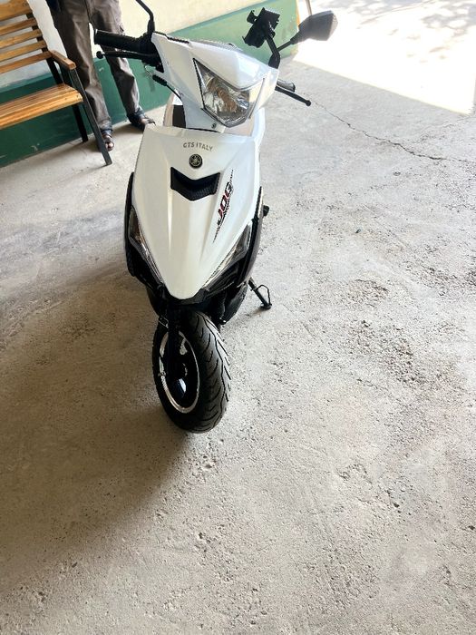 GTS ITALY sukuter sotiladi yengide 2024 yili