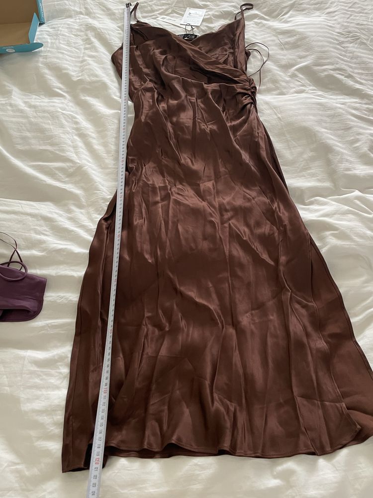 Rochie NOUA midi ZARA mocha mousse maro M satinata cu spatele gol