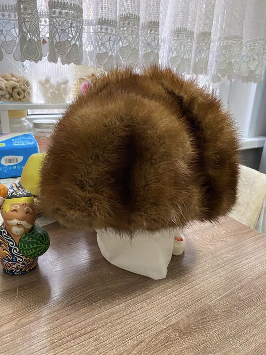 Продам две шапки новые натуральная цигейка