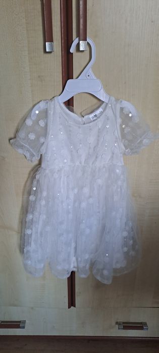 Рокля на цветя с къс ръкав