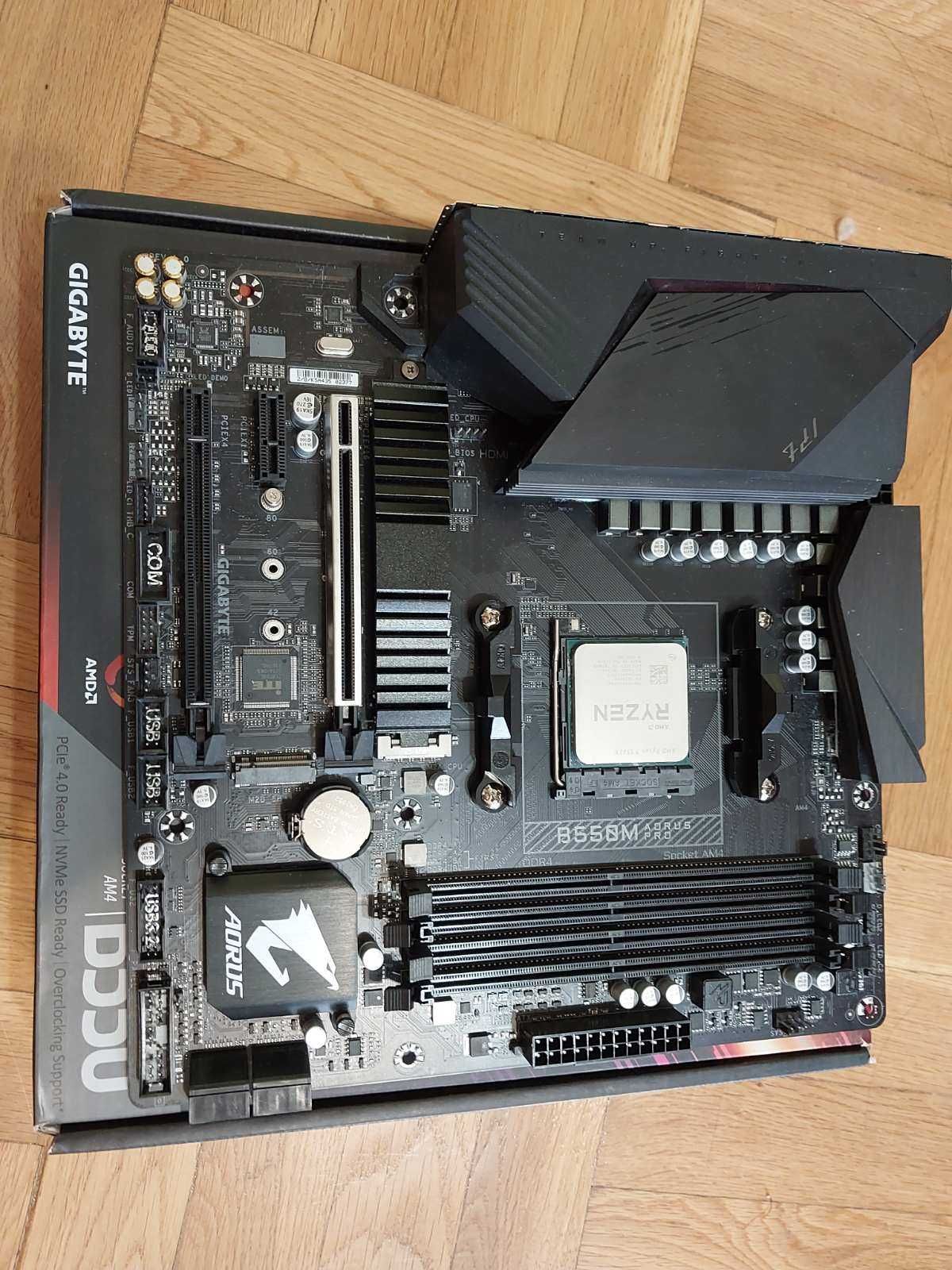 AMD Ryzen 7 5800X + Gigabyte B550M Aorus Pro