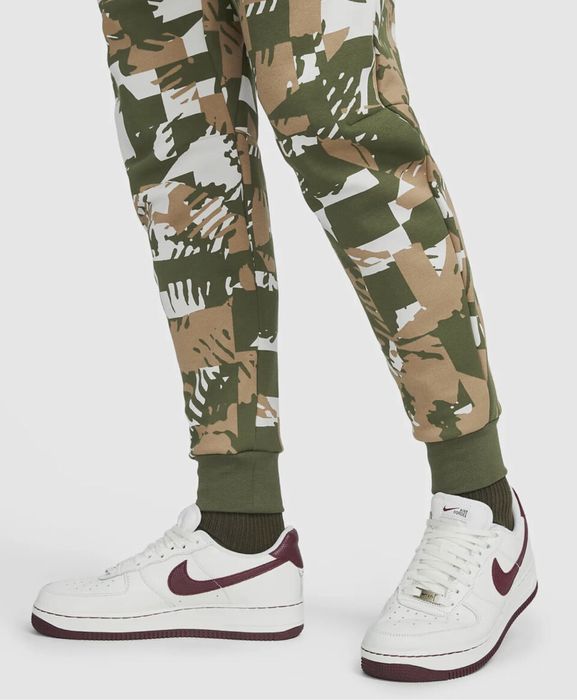 Мъжки комплект Nike Tech Fleece Camo Rough Green Bone - размер S