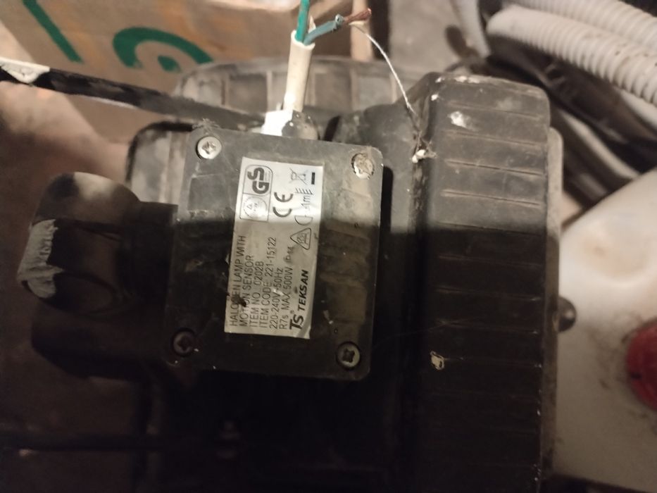 Продам прожектор с датчиком движениея