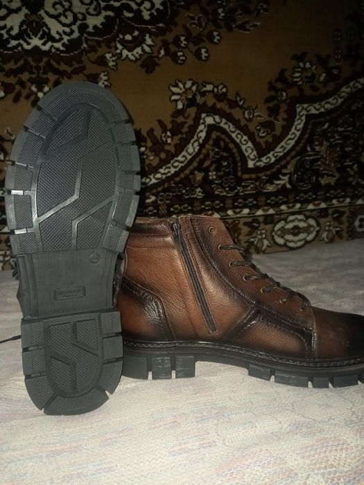 Продаются ботинки
