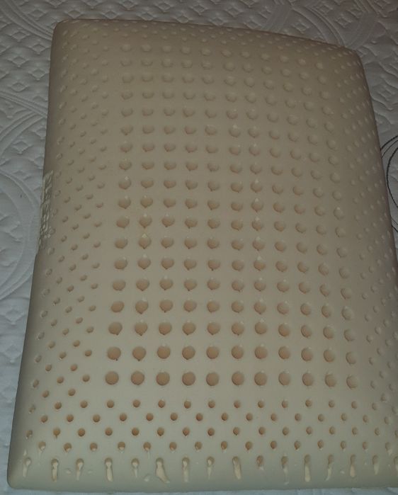 Vând perna latex