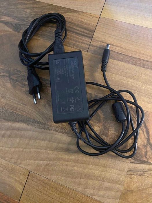 Samsung S24D300H – 24" Full HD монитор – употребяван, напълно работещ