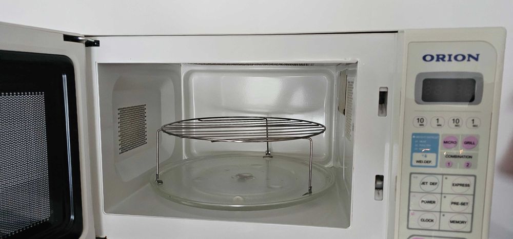 Cuptor cu Microunde Orion 1400 w cu Grill. Functioneaza .