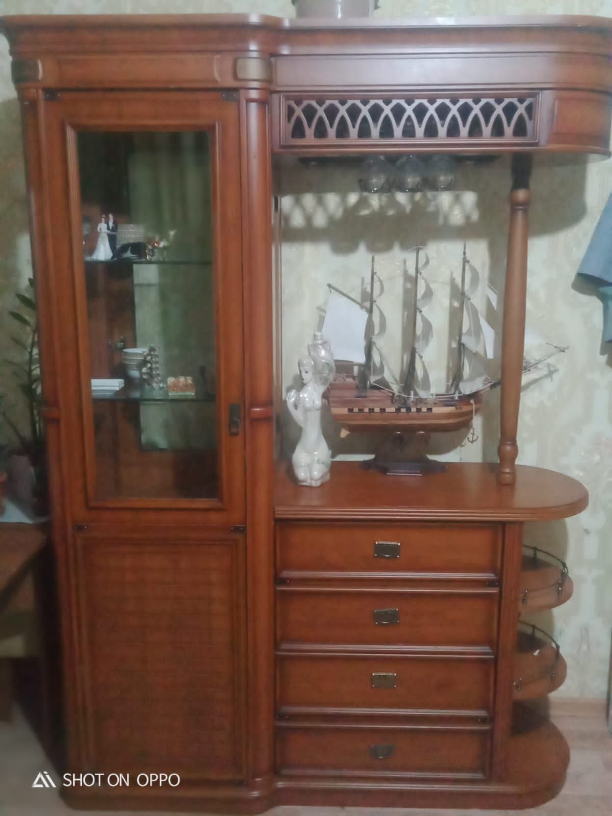 Продам барную стенку
