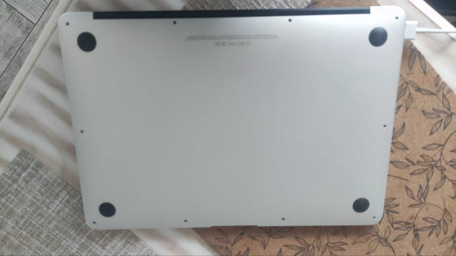 MacBook Air 13,3 A1466 mid 2012 отличен