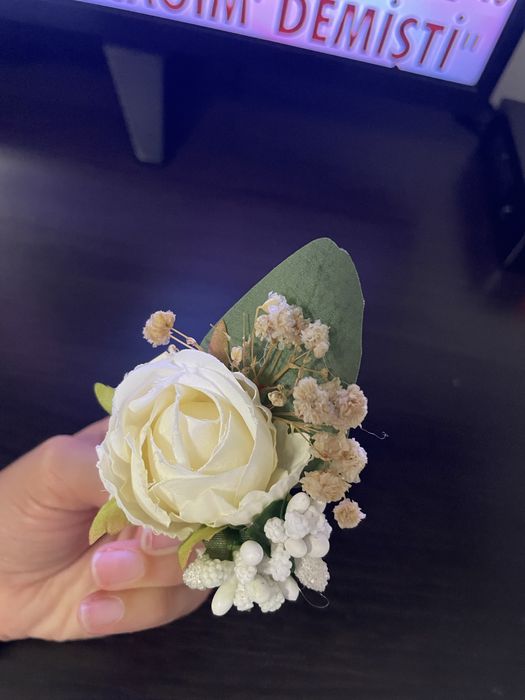 Шаферски гривни и бутониери